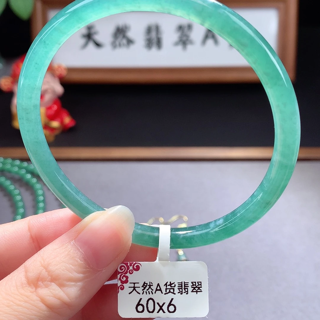 未镶嵌手镯（圆镯）翡翠