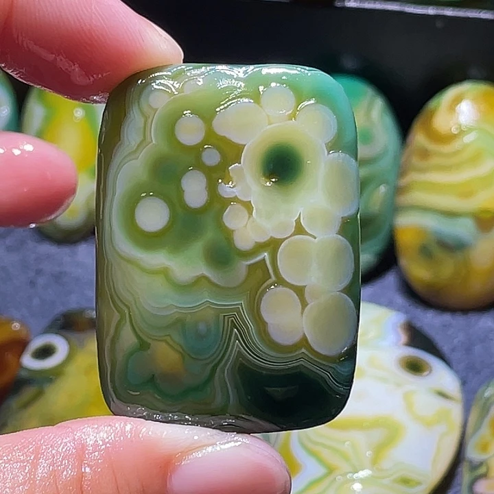 玛瑙/玉髓未镶嵌珠宝奇石