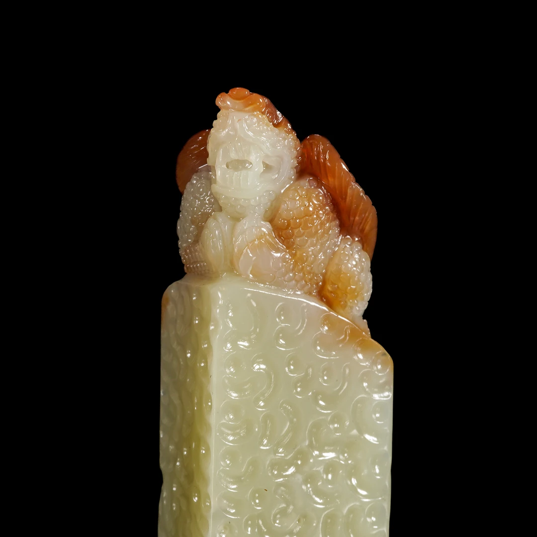 LOT.043和田玉巧雕飞天瑞兽印章/X4216