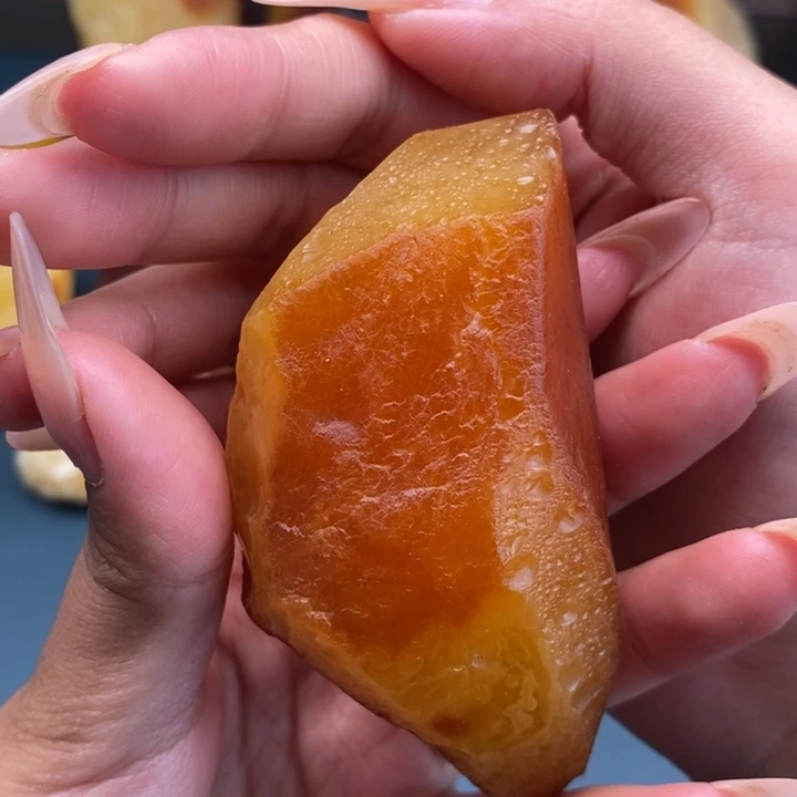 金***聚定制琥珀琥珀蜜蜡吊坠定制