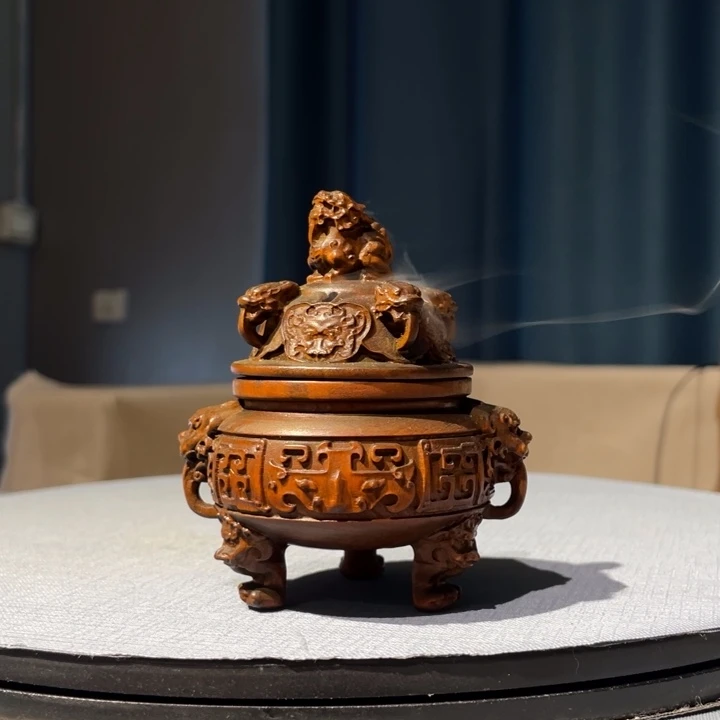 黄杨木做旧三足鼎香炉