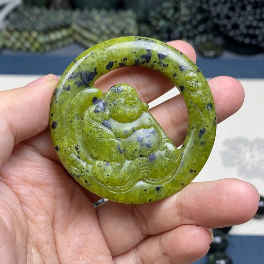 蛇纹石玉未镶嵌颈饰双面立体，黄翠绿佛公，微包容