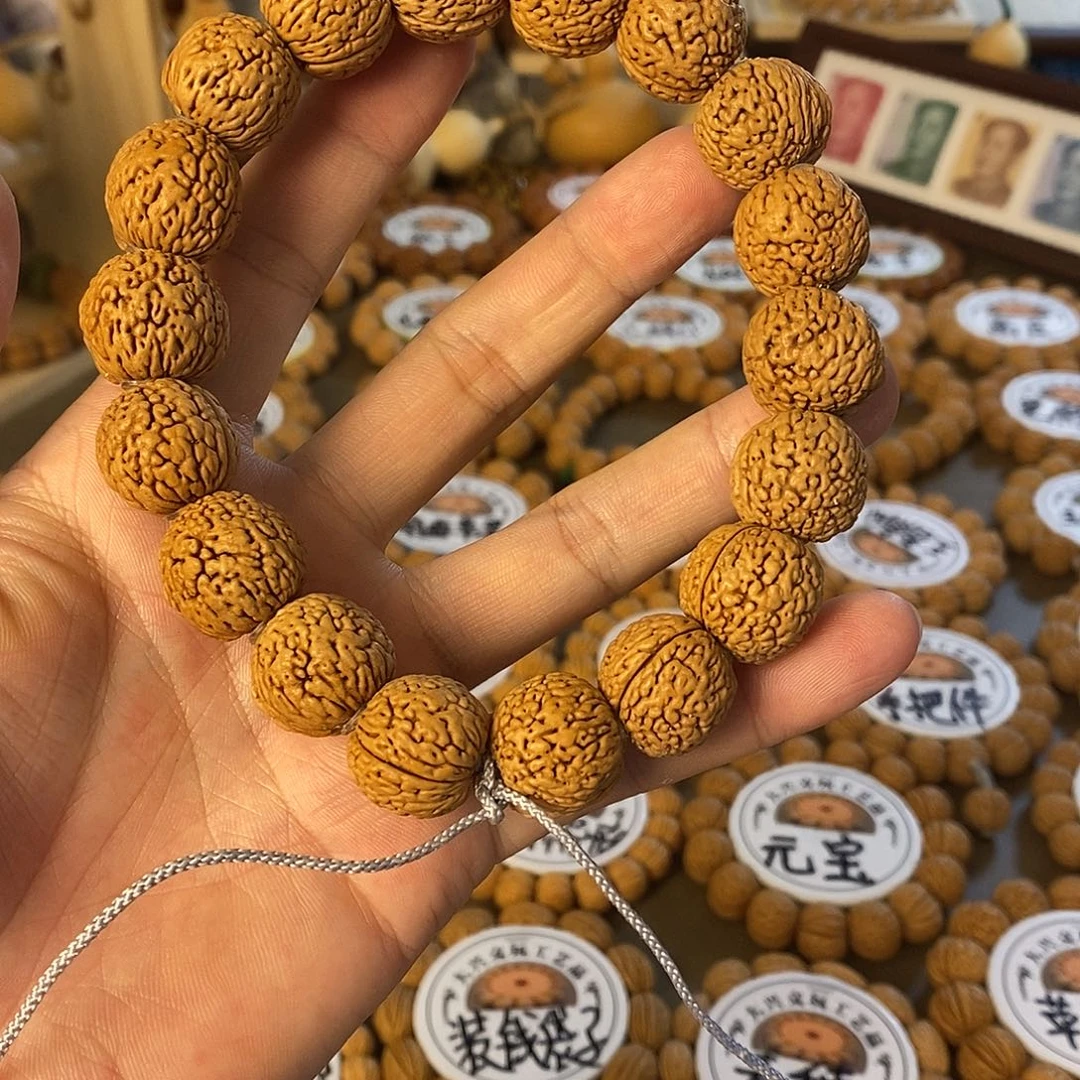 蚂蚁纹凤尾大手持