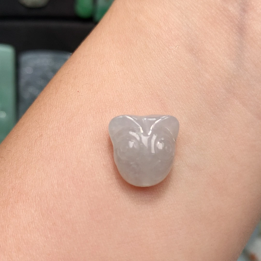 翡翠未镶嵌颈饰小猫