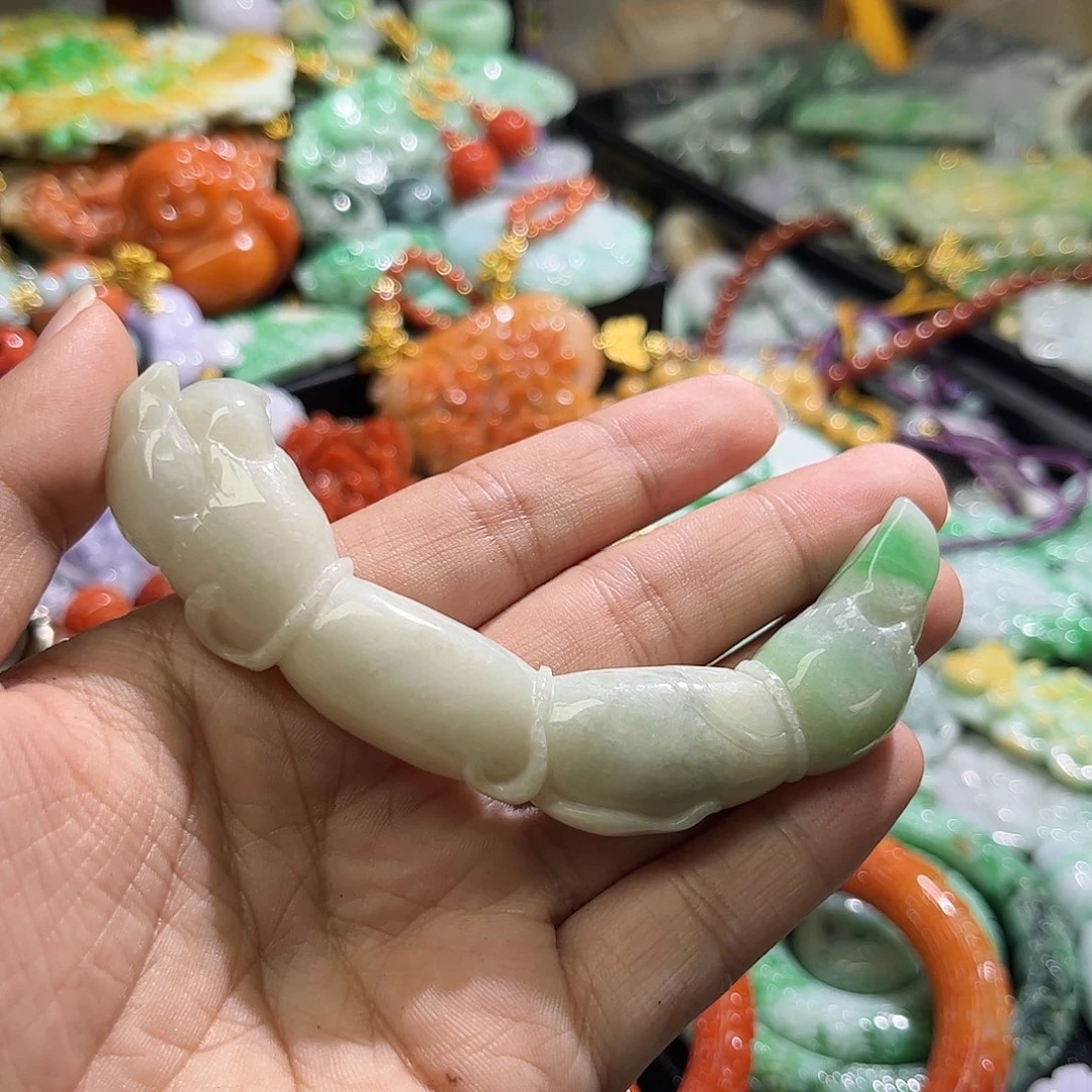 颈饰未镶嵌翡翠待编织