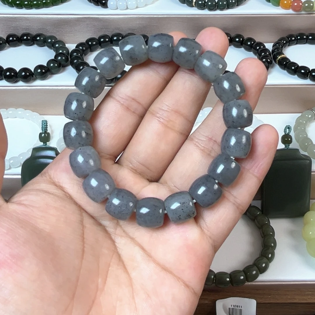 一***子和田玉未镶嵌手链