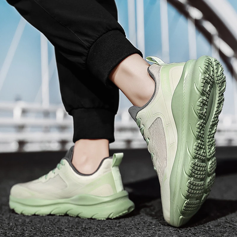 2025夏季父亲节素面透气超轻慢跑鞋男女同款潮流网面运动潮鞋B005