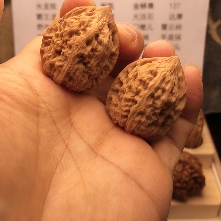 文玩核桃把件野生鸡心，边31
