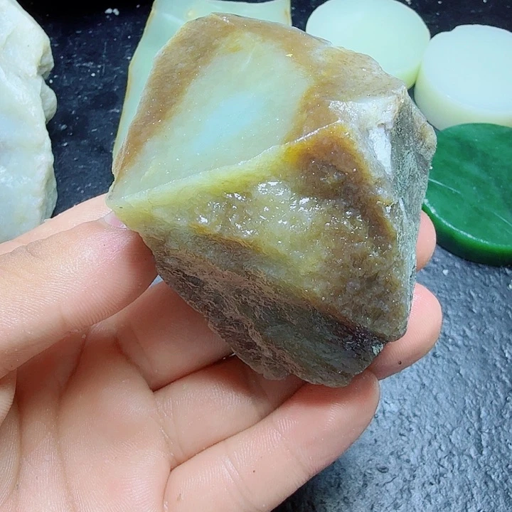 和田玉（糖玉）未镶嵌珠宝奇石