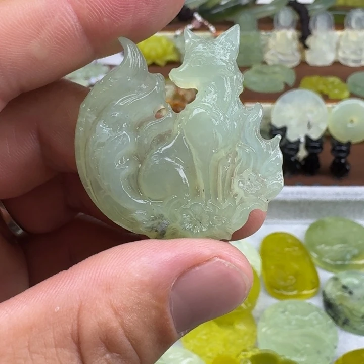 蛇纹石玉未镶嵌颈饰