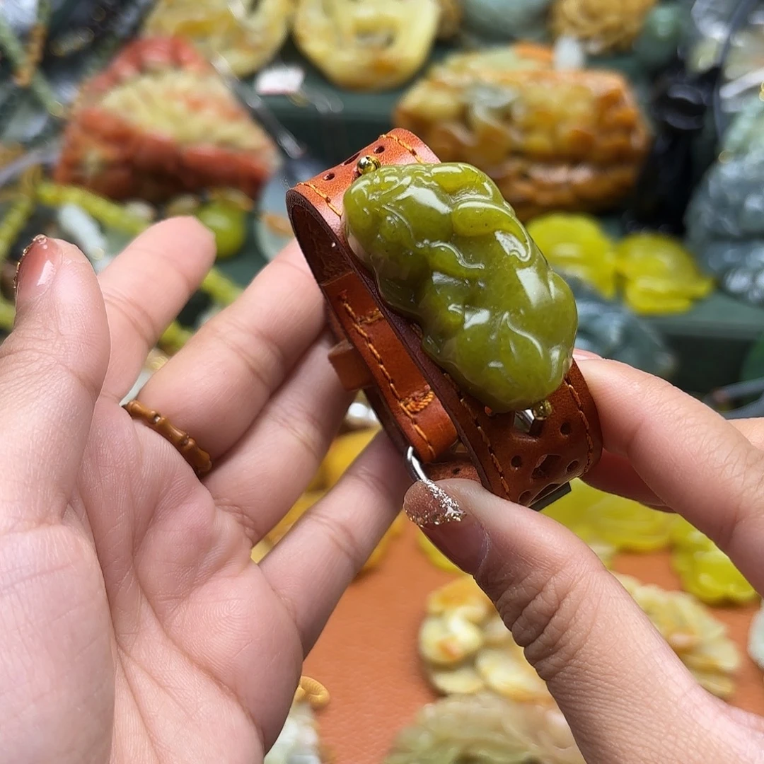 蛇纹石玉未镶嵌吊坠