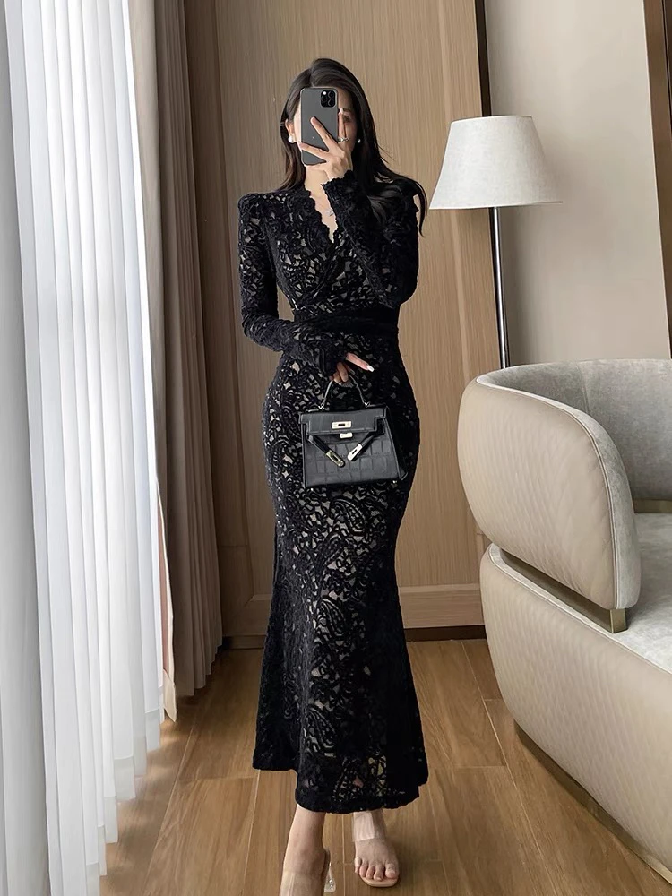 小白家气质钩花镂空蕾丝V领连衣裙春季新款高腰修身长裙3378
