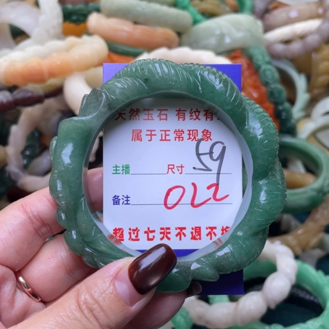 【闪购商品】未镶嵌手镯（圆镯）石英质玉