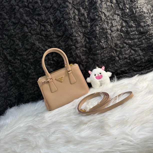 95新 Prada/普拉达 普拉达裸色mini在售杀手斜挎包手提包