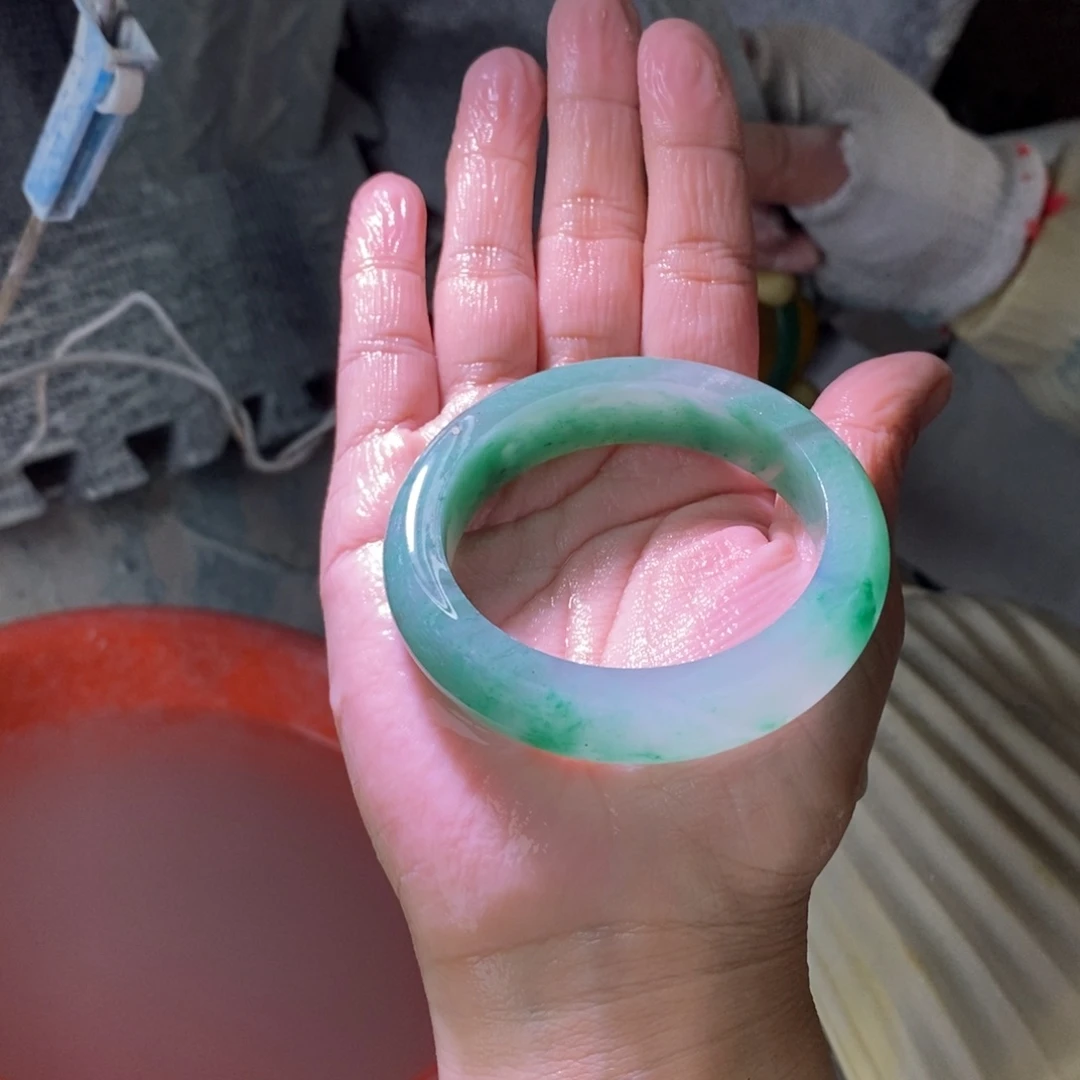 湲***湲石英质玉（非洲翠）未镶嵌手镯定制