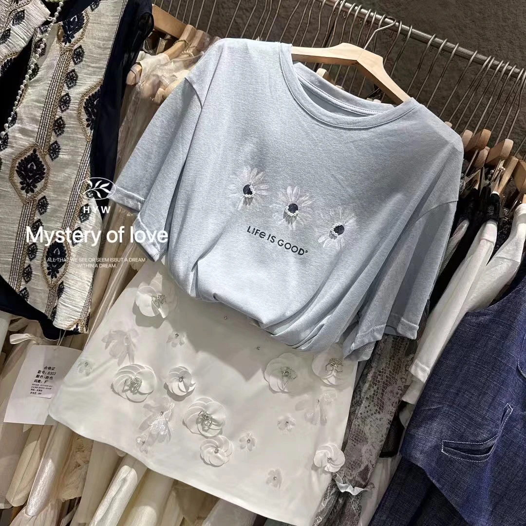 2025新款韩版时尚百搭圆领纯色浅蓝简约显瘦短袖女设计感小众上衣