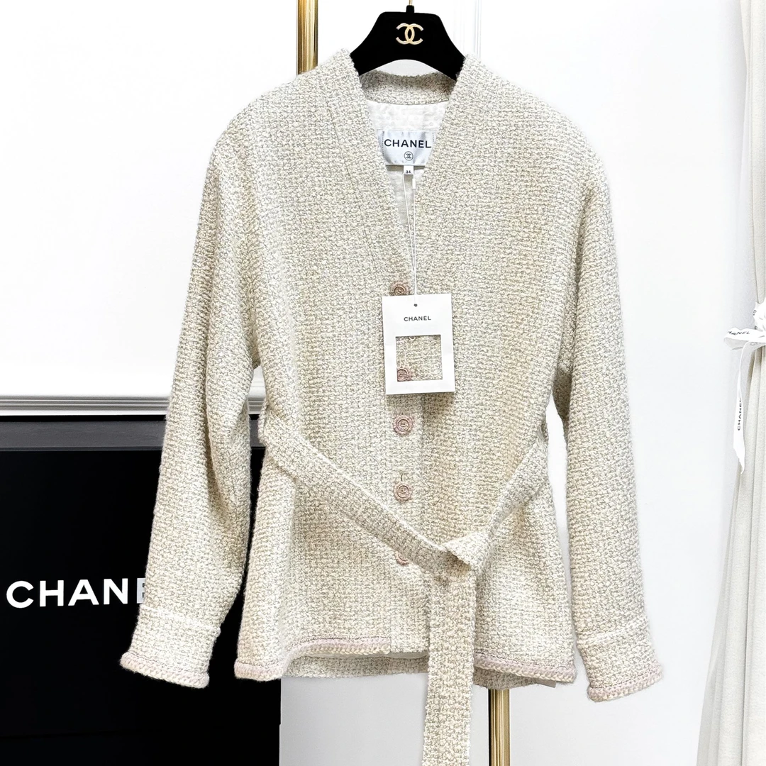 99新 Chanel/香奈儿 34码24K秋冬浅燕麦色粗花呢拼粉色滚边外套