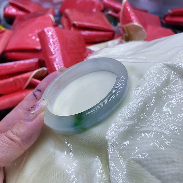 翡翠未镶嵌手镯手镯