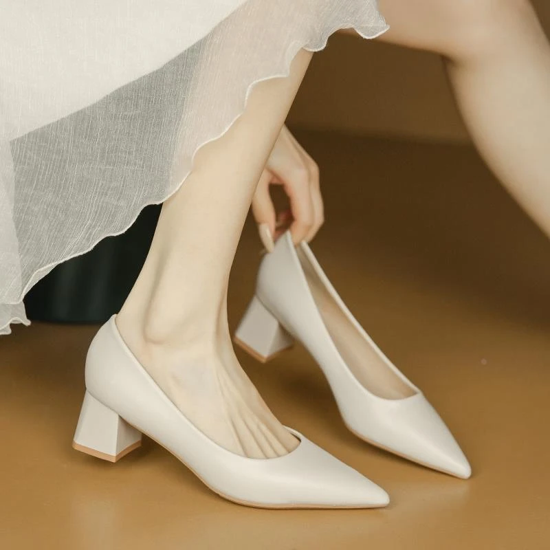 【香港专柜&CUFK】少女感！设计师软皮高跟鞋女粗跟软底尖头职业