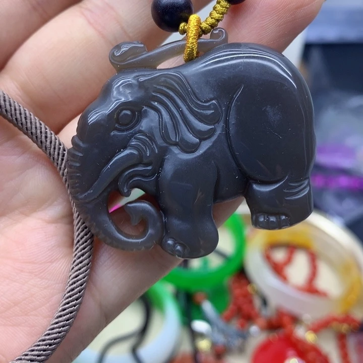 和田玉（糖玉）颈饰未镶嵌吊坠