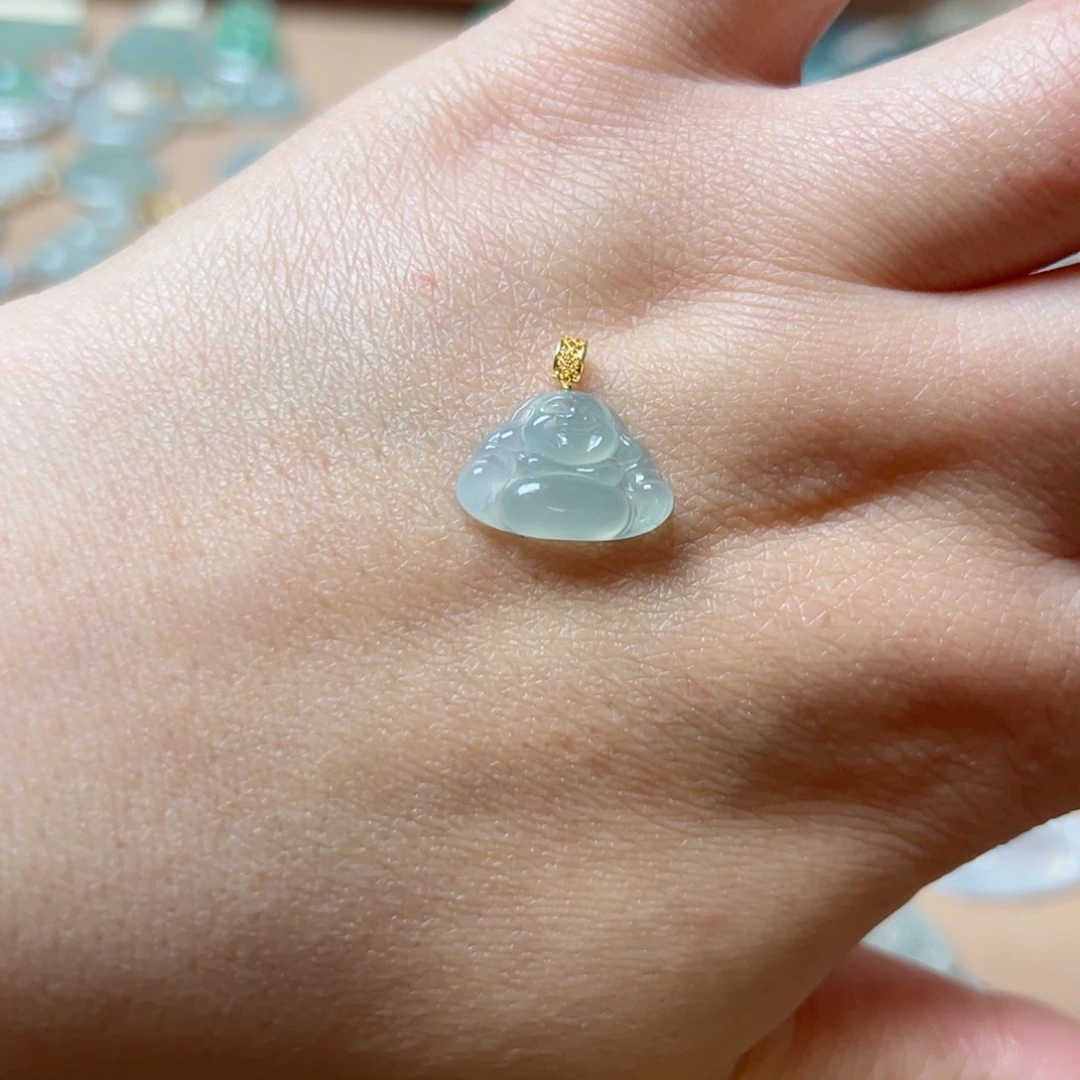 翡翠颈饰18K金镶嵌缅甸翡翠迷你小佛公