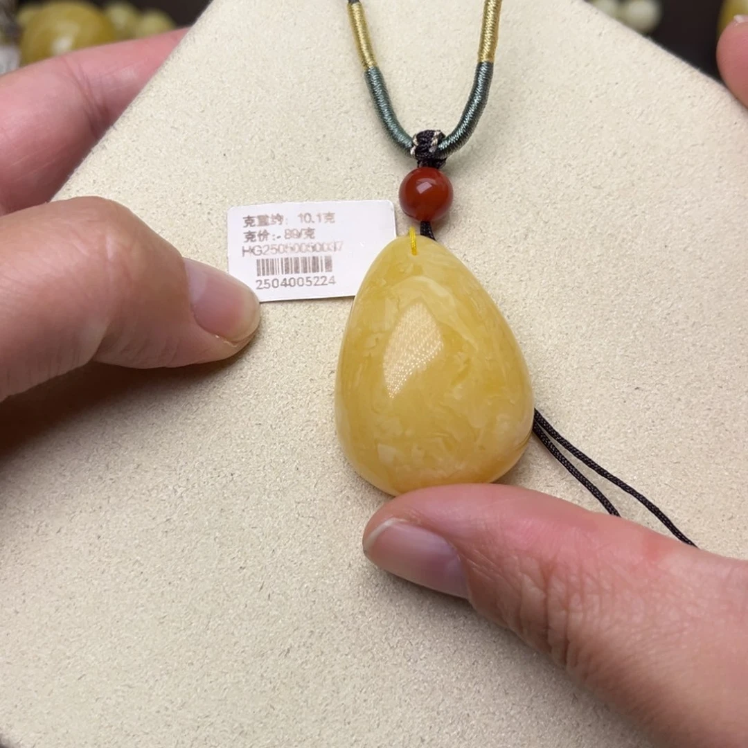 蜜蜡吊坠(不含链)未镶嵌?*姐水滴10.1克