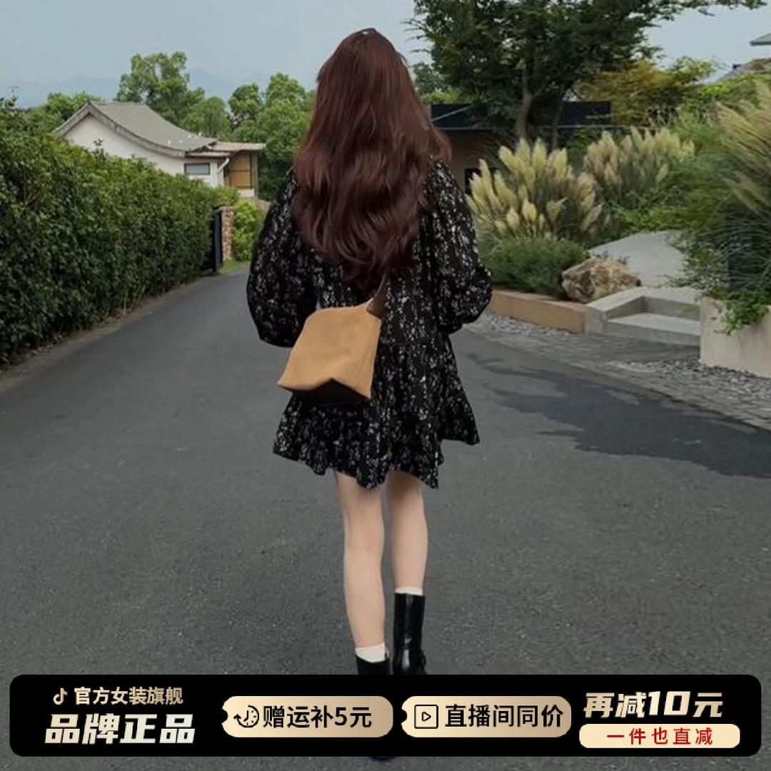 茶歇法式黑色碎花连衣裙子女2025新款早秋季小个子气质超好看短裙