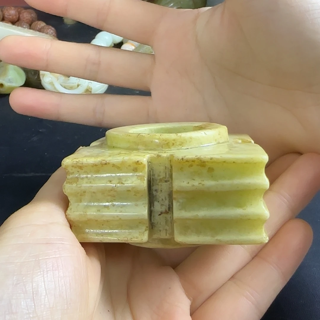透闪石质玉未镶嵌挂件一*