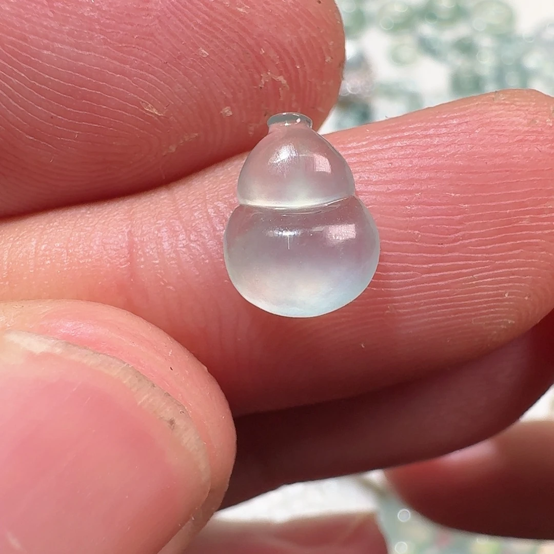 翡翠未镶嵌颈饰葫芦