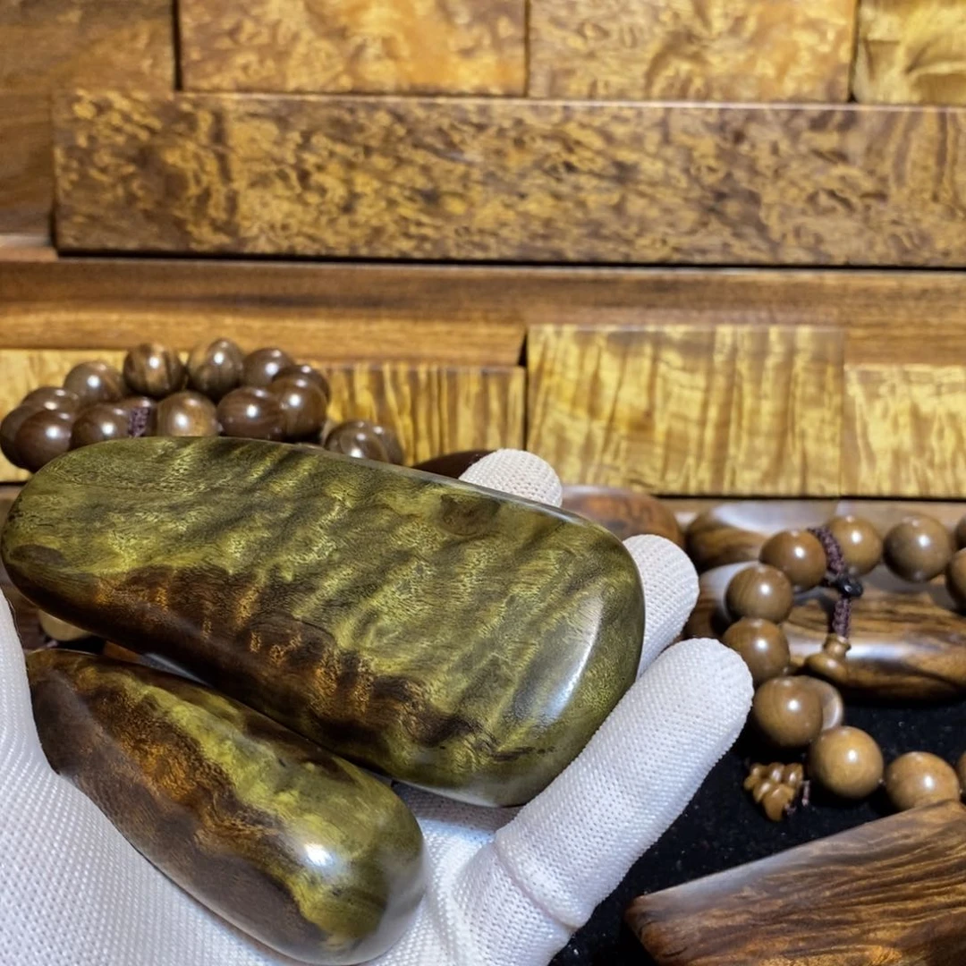 阴沉木巨**熊阴沉金丝楠木手把件