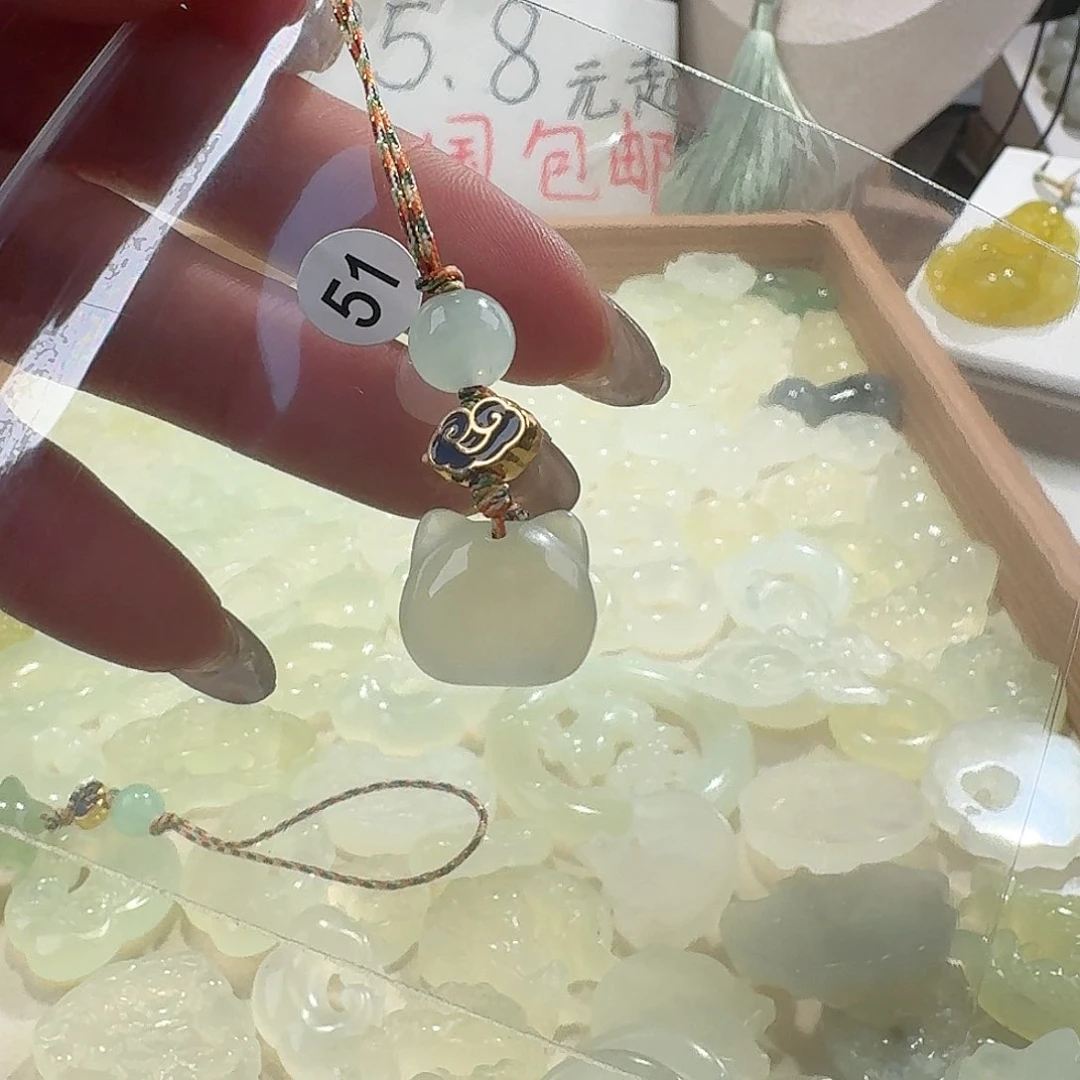 蛇纹石玉颈饰合金精美礼品