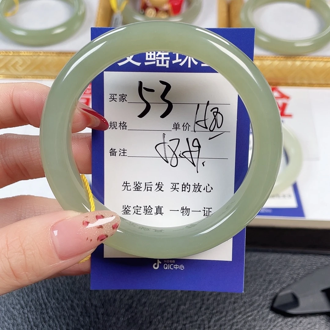 和田玉未镶嵌手镯