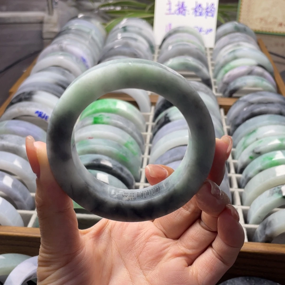 未镶嵌乌鸡翡翠手镯定制翡翠