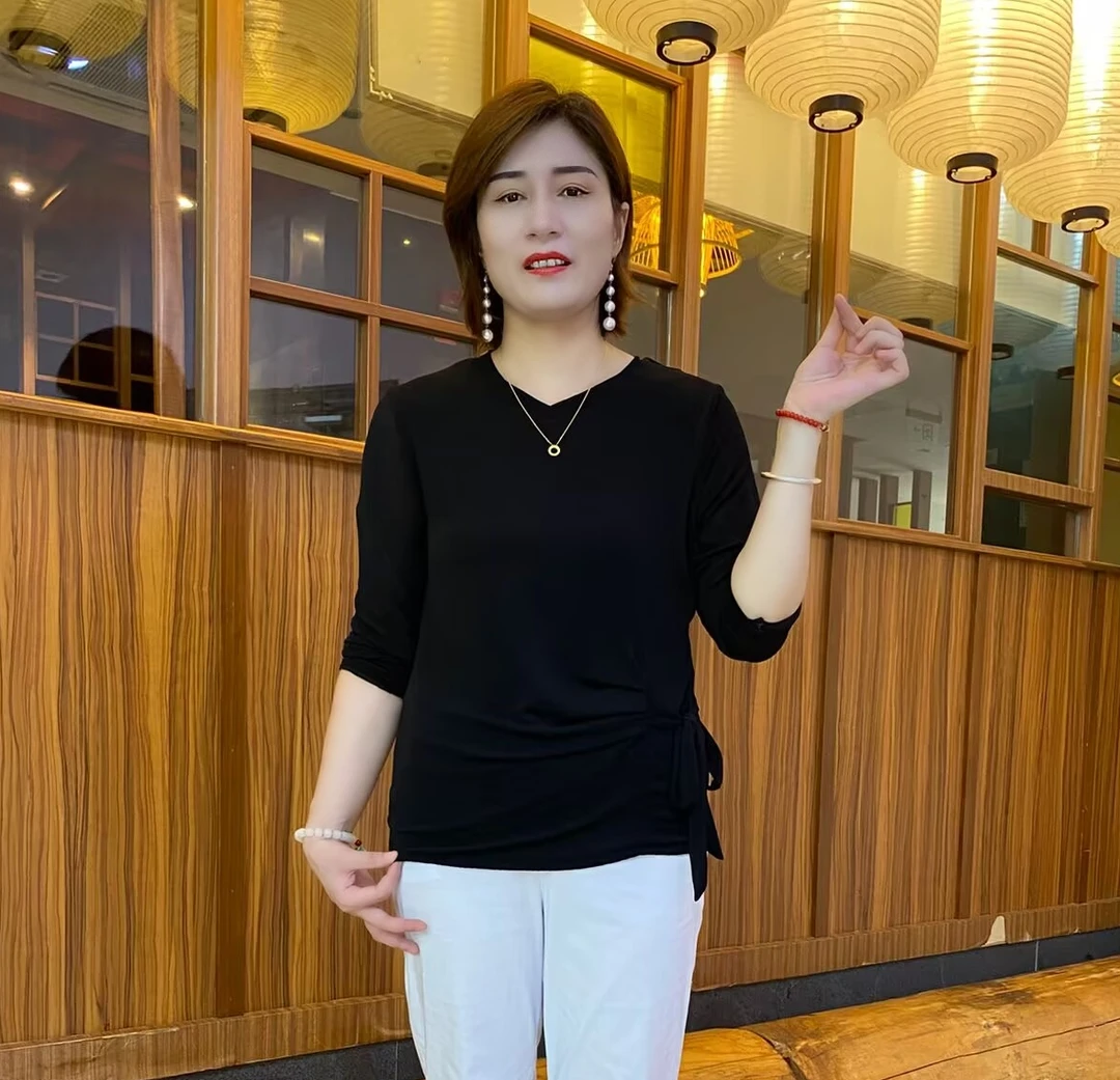 秋季新款时尚鸡心领气质减龄系带纯色休闲薄款妈妈装洋气打底衫