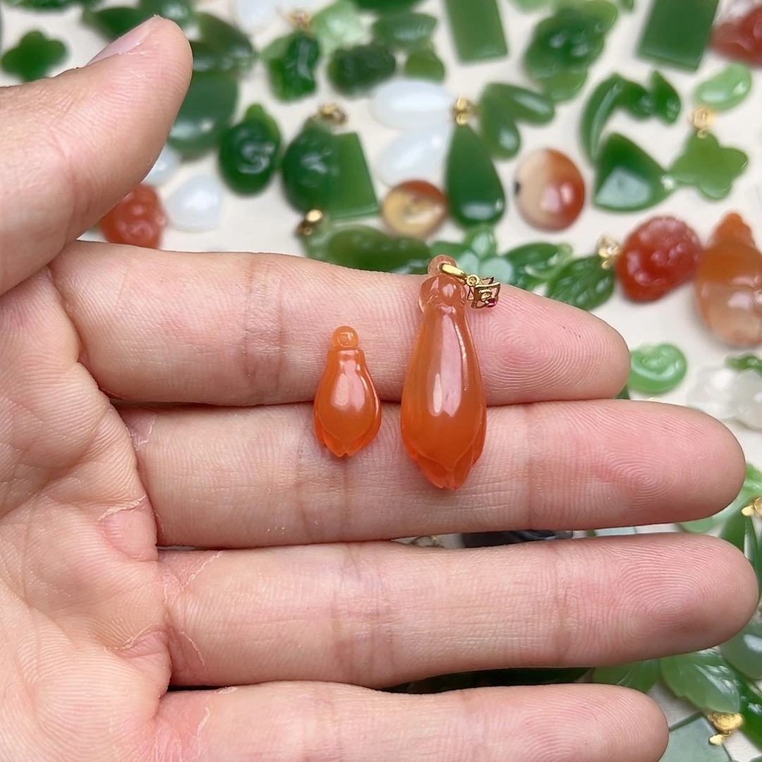 小***幺南红玛瑙18K金镶嵌颈饰