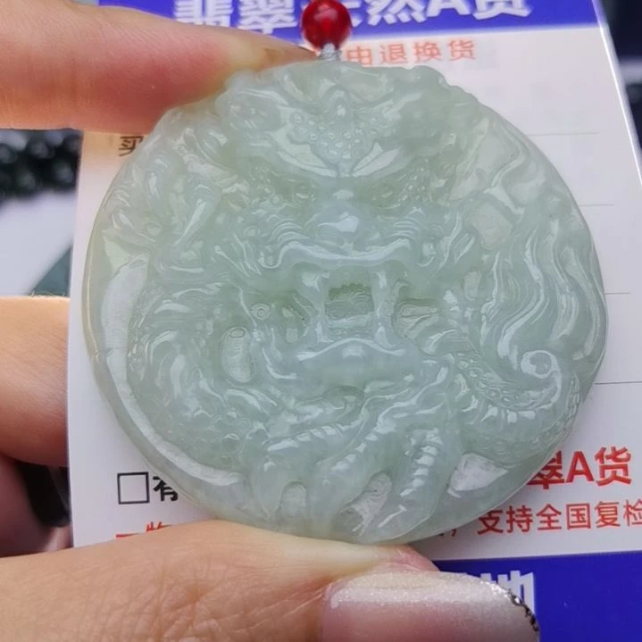 翡翠颈饰未镶嵌天然的A货翡翠