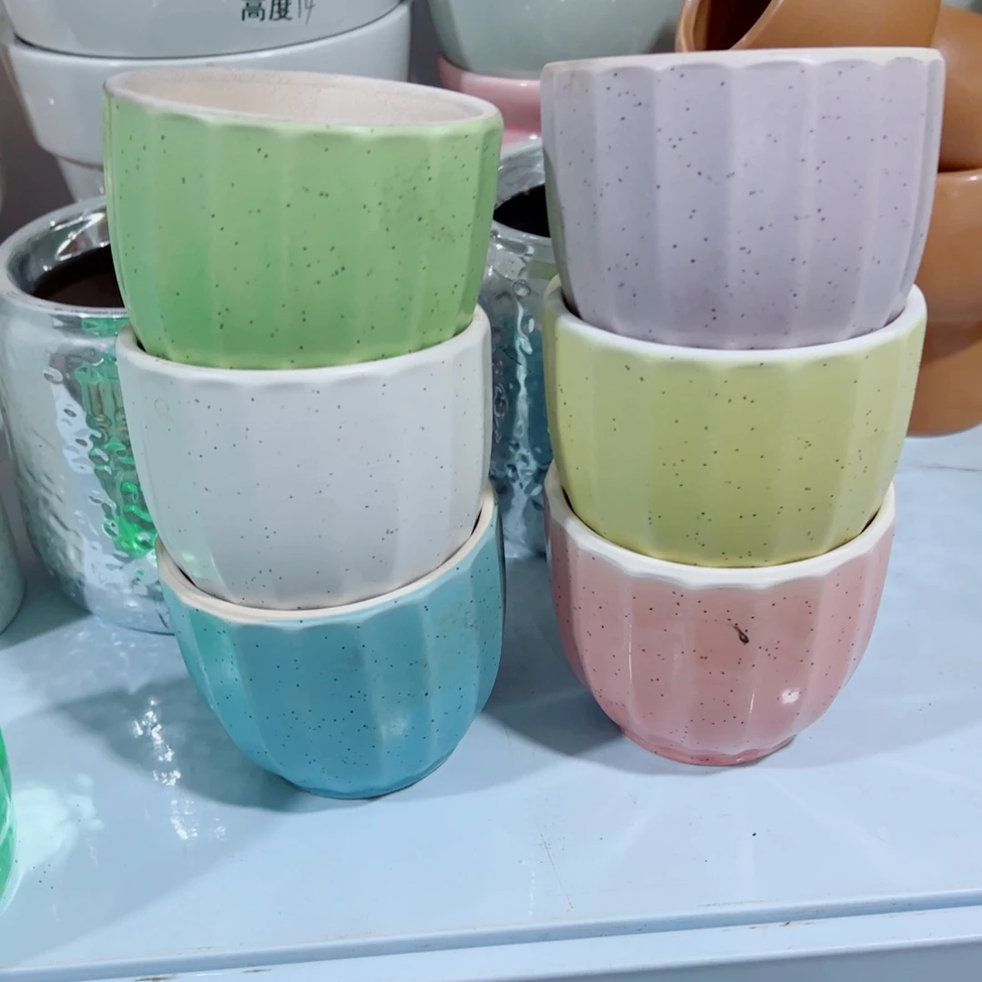 有孔，陶瓷花盆满10米包邮发货。