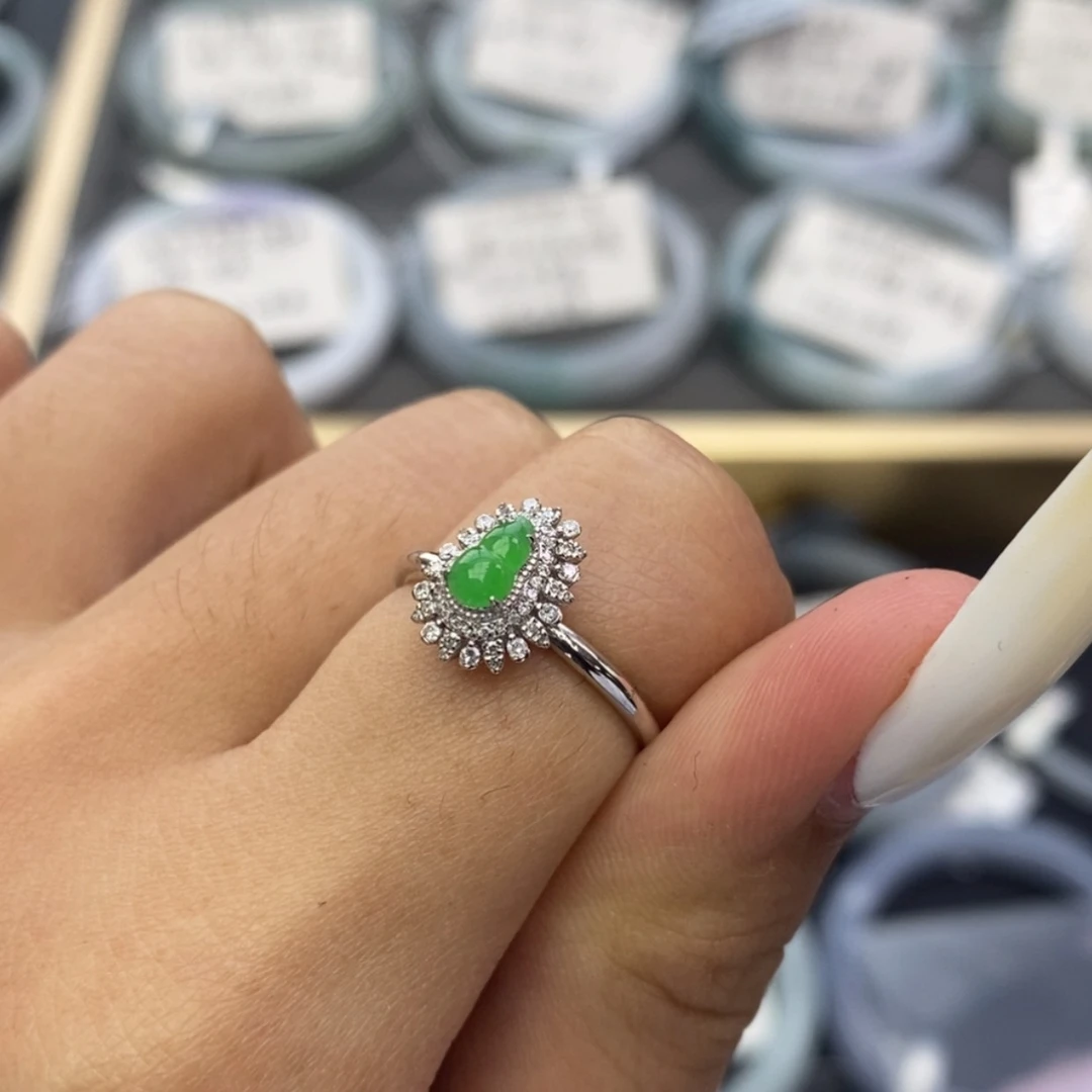 【闪购商品】18K金镶嵌挂件翡翠