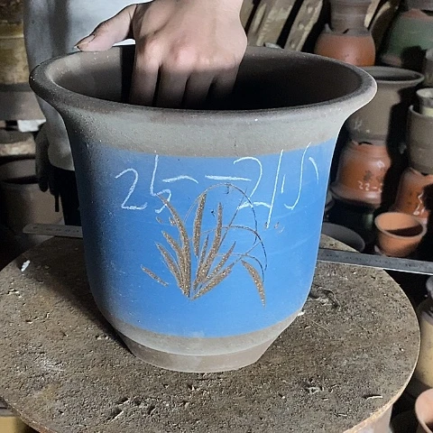 中国宜兴紫砂花盆，