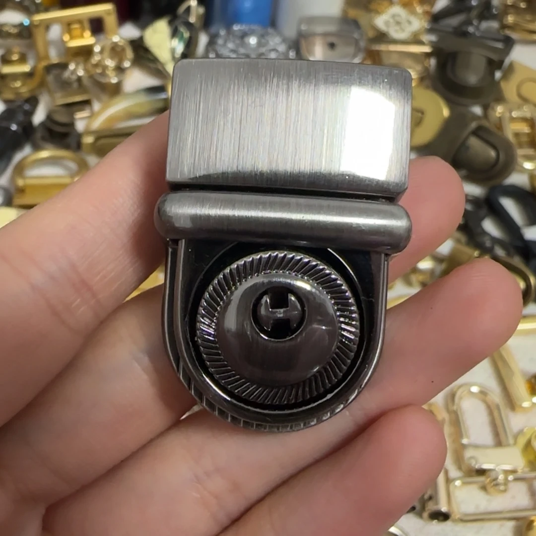 枪色插锁15元2个.