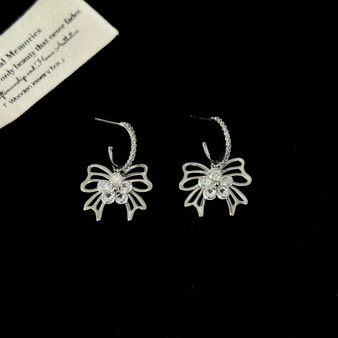 铜合金合成锆石耳饰 时尚百搭镂空花朵蝴蝶灵动耳环2031