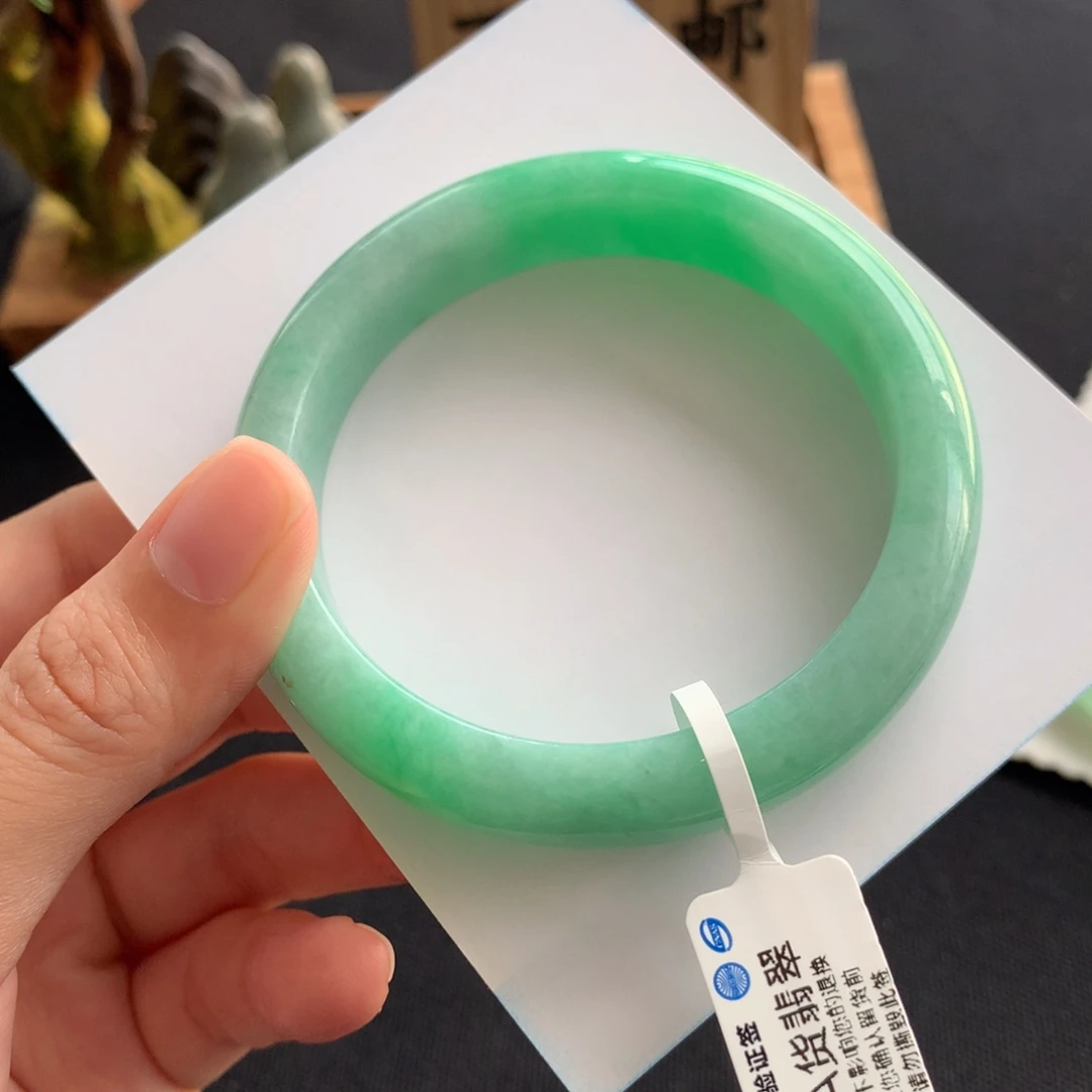 未镶嵌手镯翡翠有裂