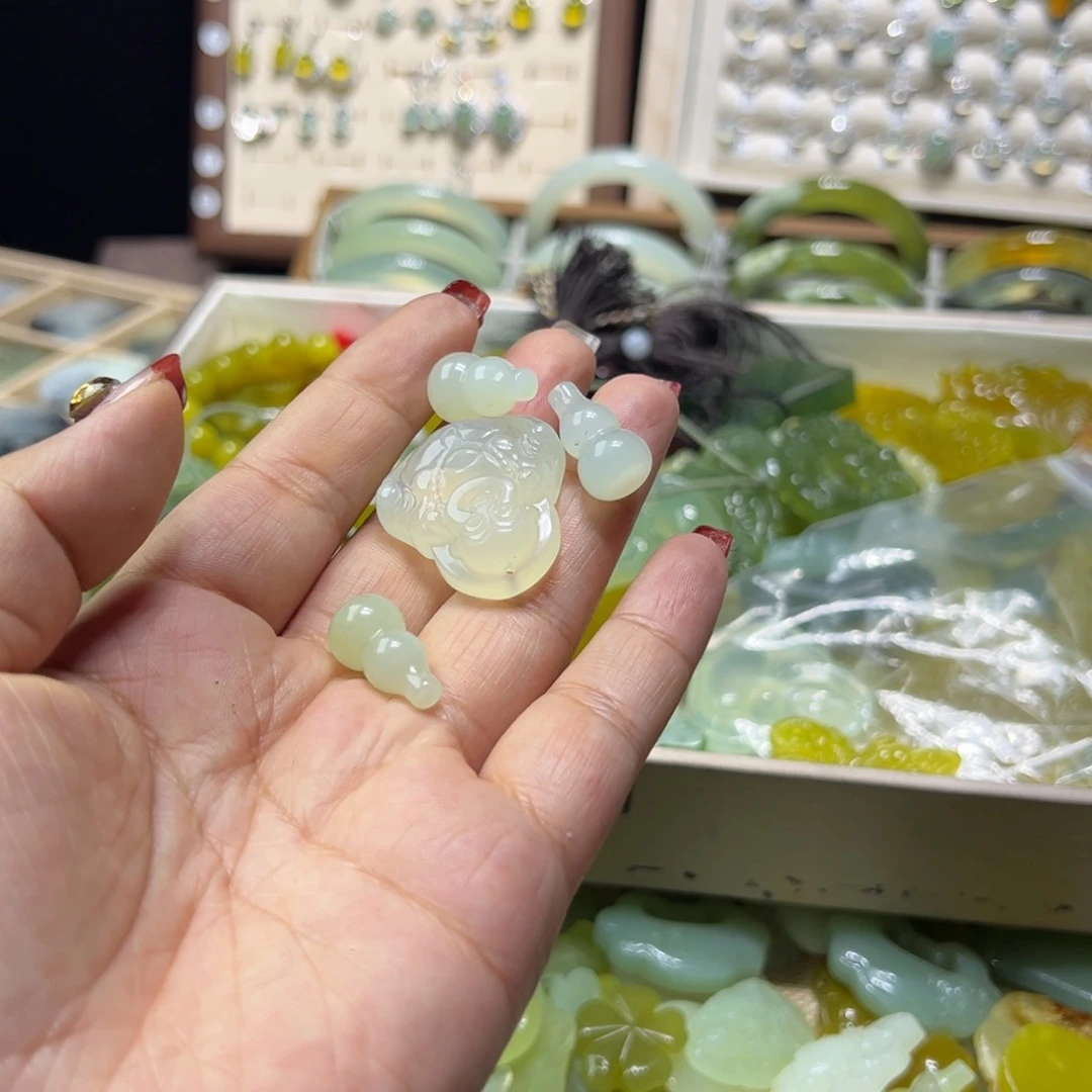 蛇纹石玉未镶嵌手镯社*龙