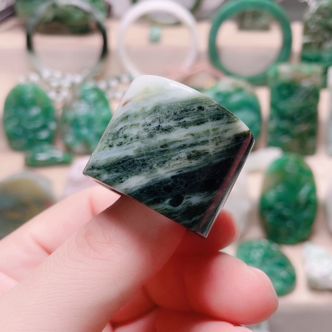 独山玉未镶嵌戒指