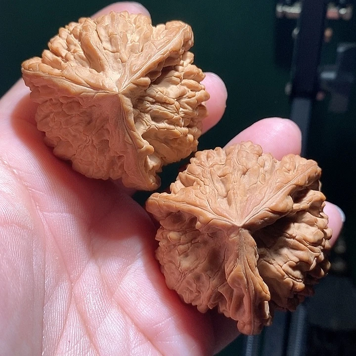 文玩核桃把件50王勇三棱全品