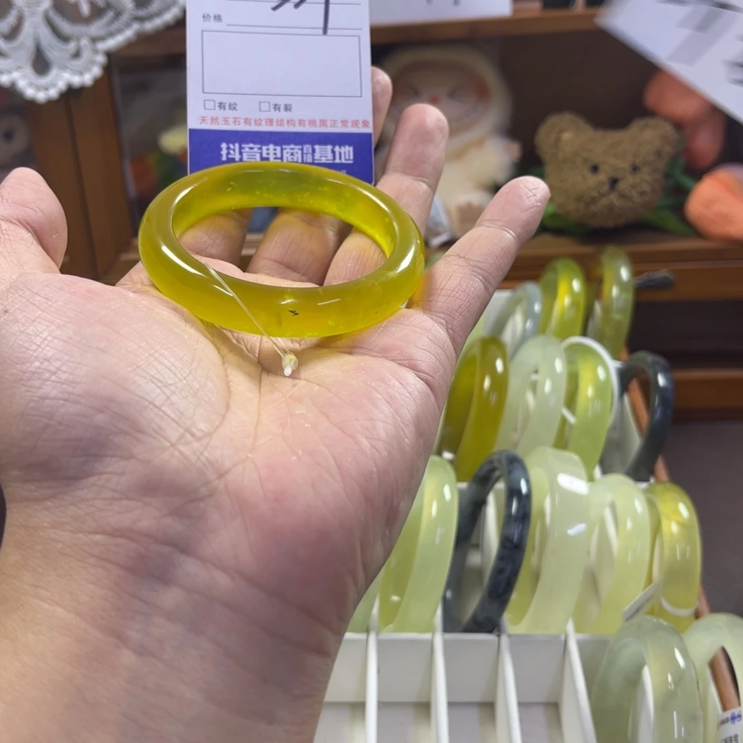 蛇纹石玉未镶嵌手镯575瑕疵