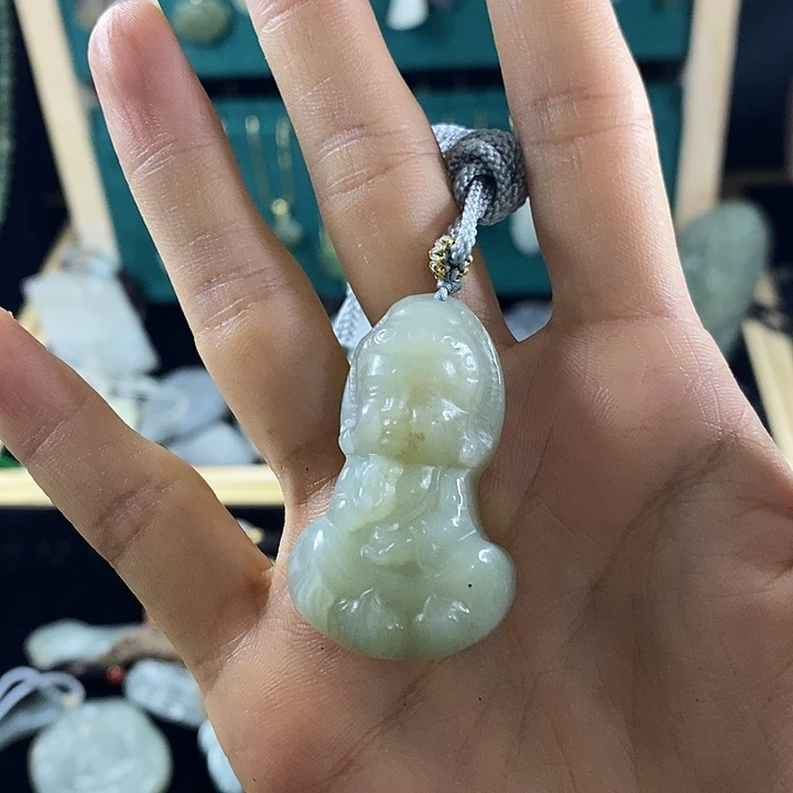 和田玉未镶嵌吊坠(赠链)
