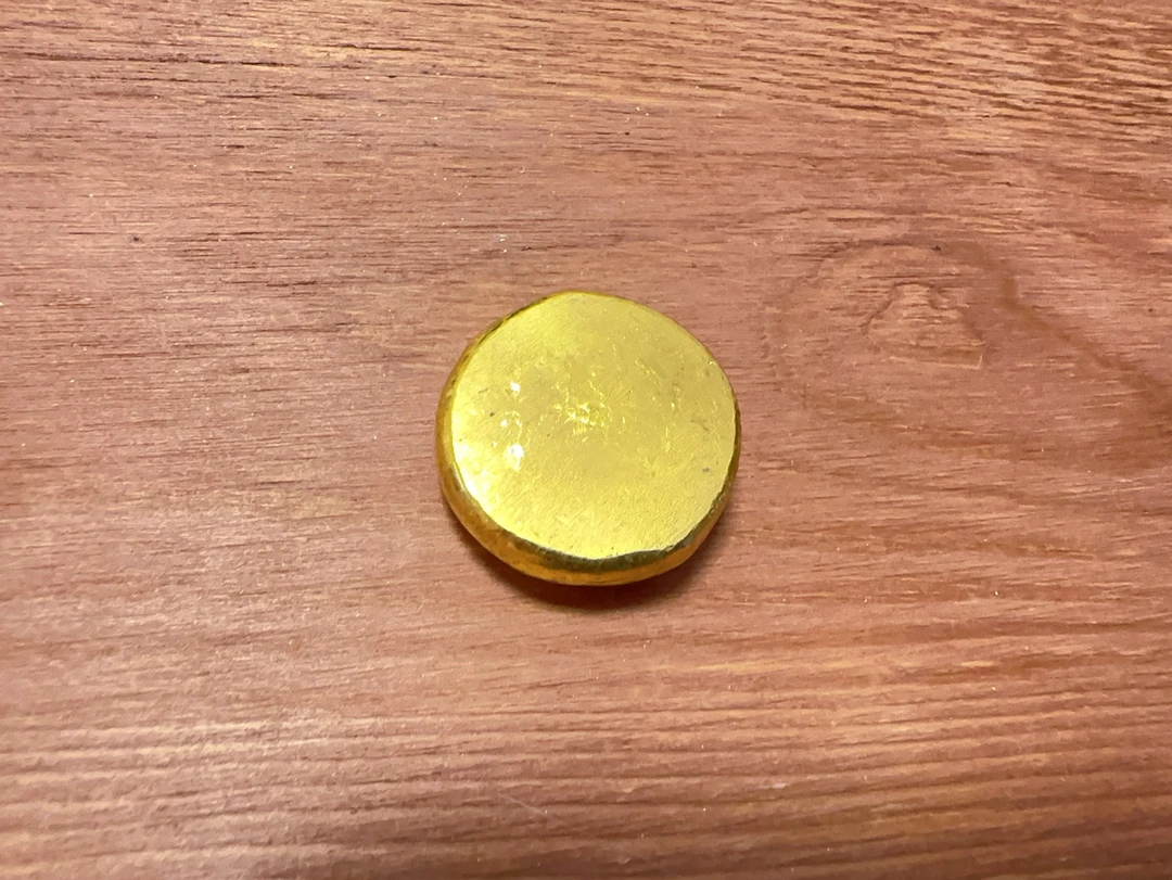 圆形黄灿灿实心摆件