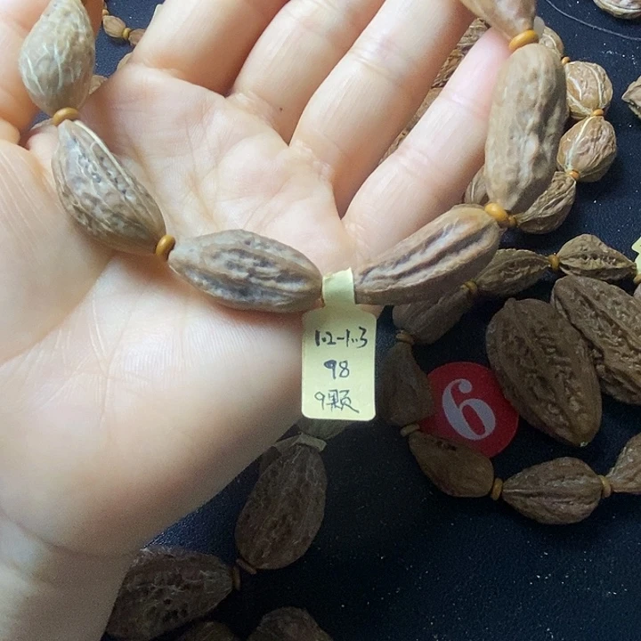 ?****、文玩异形秋子手串
