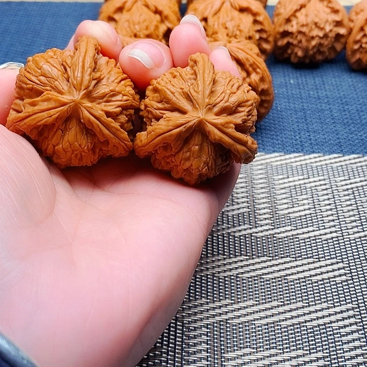 玉***生文玩核桃吊坠三棱